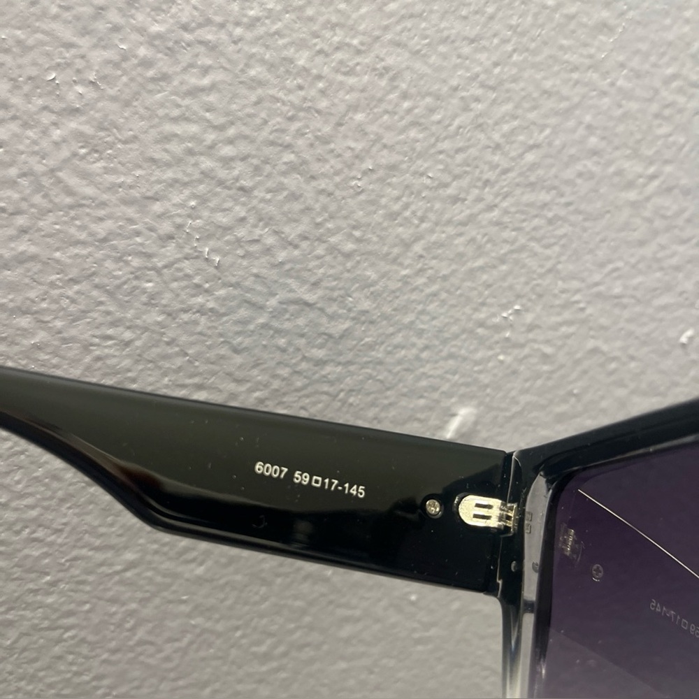 Louis Vuitton Sunglasses - Picture 3 of 4